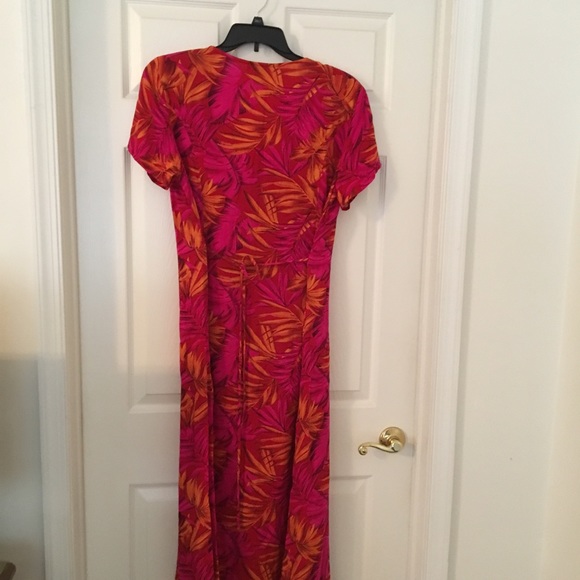Woman’s Maxie dress shades of red - Picture 4 of 5